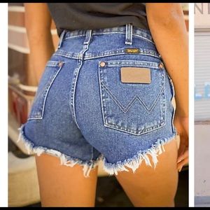 Wrangler shorts size 25